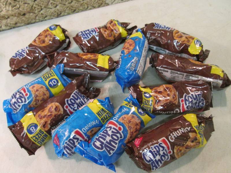 lot 146 image: 12 Assorted Packs of Chips Ahoy Coo...