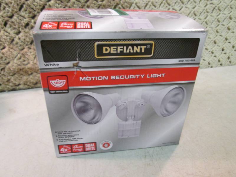 lot 160 image: Defiant 180 Degree White Motion Sen...