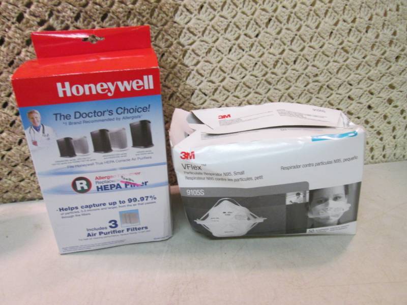 lot 172 image: Box of 3M VFlex Particulate Respira...