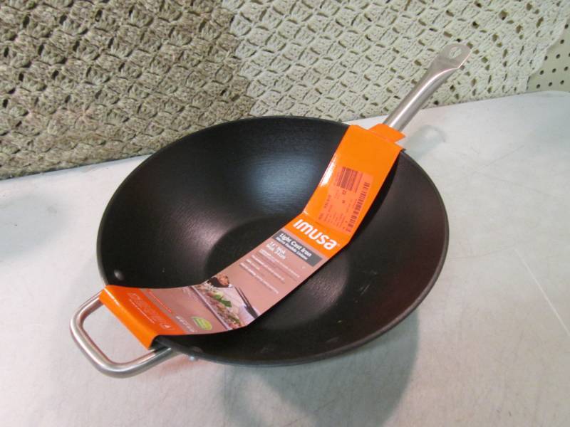 lot 173 image: Imusa Light Cast Iron Pre Seasoned ...