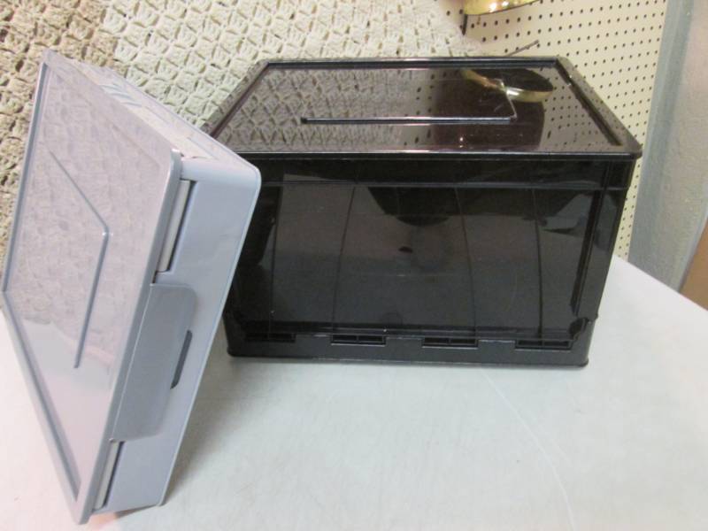 lot 179 image: Lot of 2 Folding Crates with Lids 1...