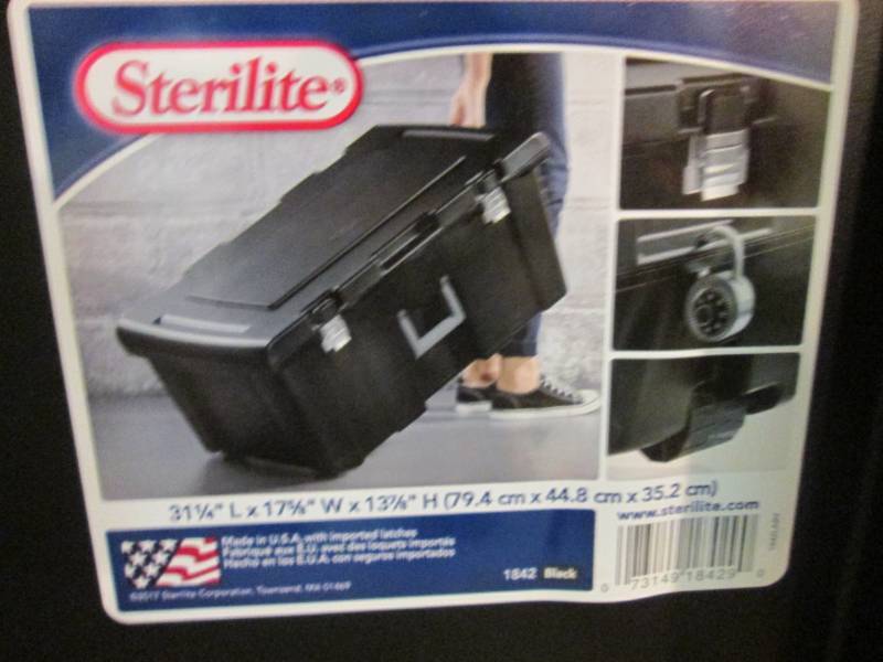 lot 195 image: Sterilite 92 quart Footlocker Stora...