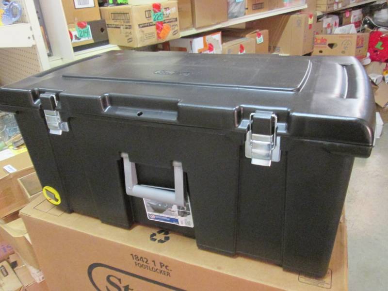 lot 196 image: Sterilite 92 quart Footlocker Stora...