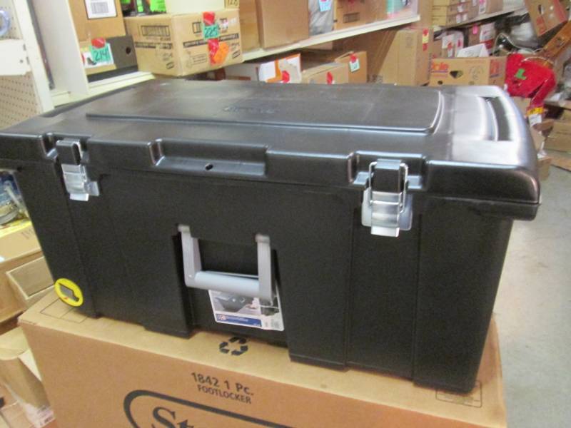 lot 197 image: Sterilite 92 quart Footlocker Stora...