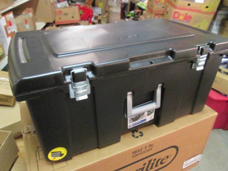lot 200 image: Sterilite 92 quart Footlocker Stora...
