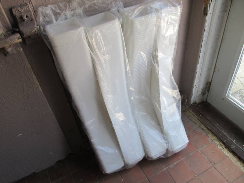 lot 204 image: 360 Foam Food Trays 6 x 6 x 1 34...