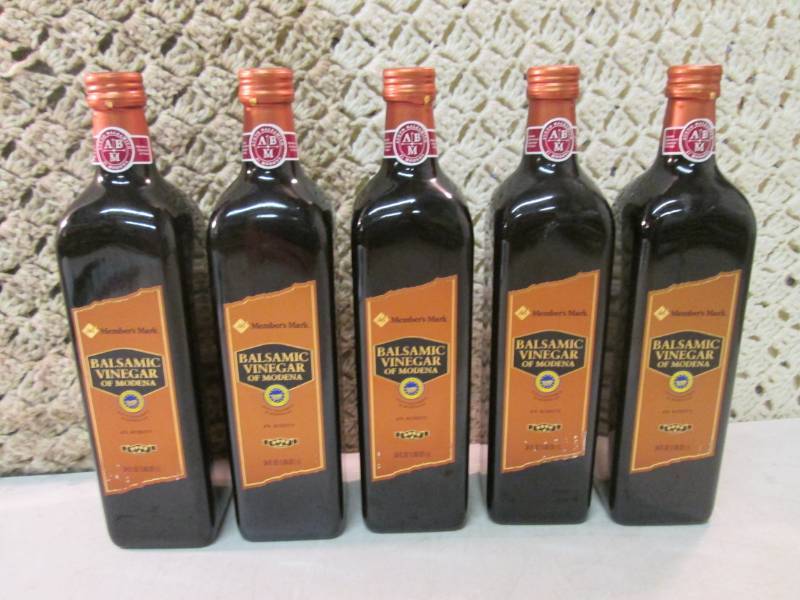 lot 226 image: 5 Bottles of Balsamic Vinegar of Mo...
