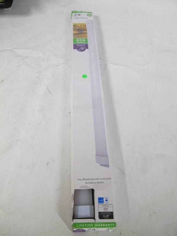 lot 70 image: GE 24 in. 654 Lumen LED Under Cabinet Light Fixture