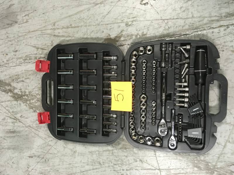 Husky Mechanics Tool Set (111-Piece) in good condition