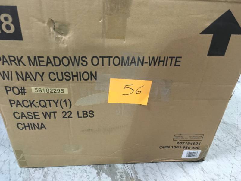 Hampton Bay Park Meadows Collection OTTOMAN-WHITE WNAVY CUSHION in good condition