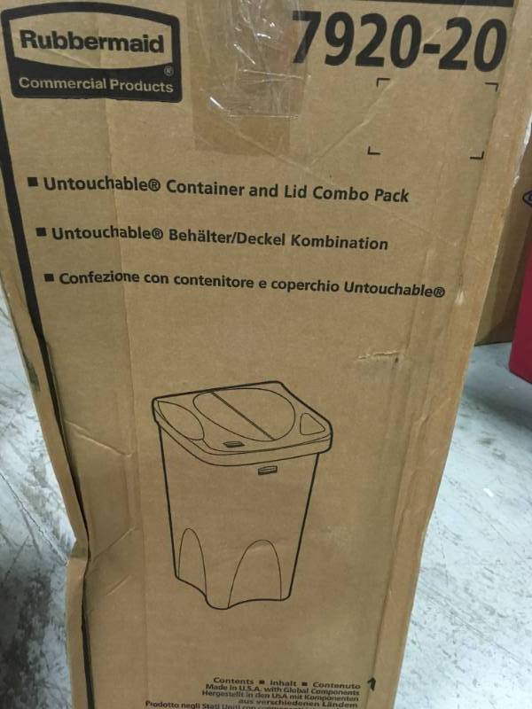 7920-20 Untouchable Square Container with Swing Lid Combo not used
