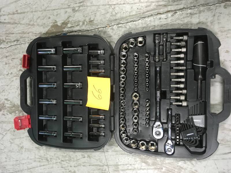 Husky Mechanics Tool Set (111-Piece) in good condition