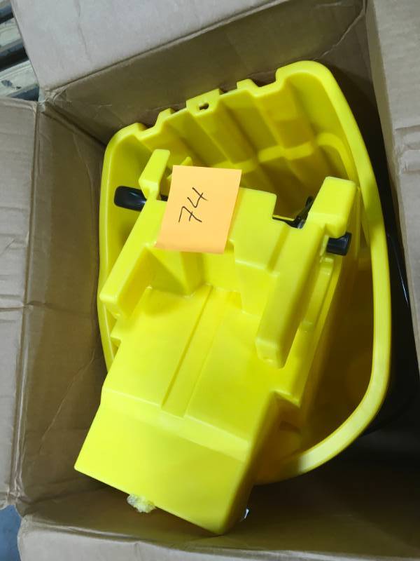 Rubbermaid Commercial Products WaveBrake 35 Qt. Plastic Mop Bucket with Wringer in good condition