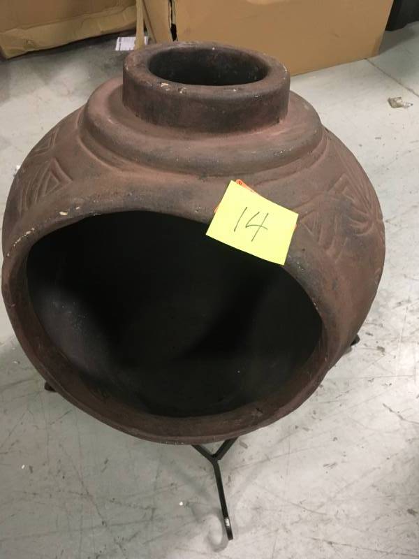 lot 14 image: Pennington 11.75 in. Dia Dark Flame Wood Bucket in very good condition