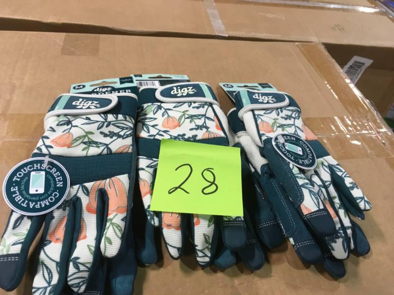 lot 28 image: Digz Womens Large Fabric Gardener Touchscreen Gloves not used