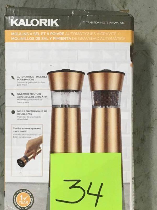 lot 34 image: Easygrind Electric Gravity Salt and Pepper Grinder Set in Copper by KALORIK in very good condition