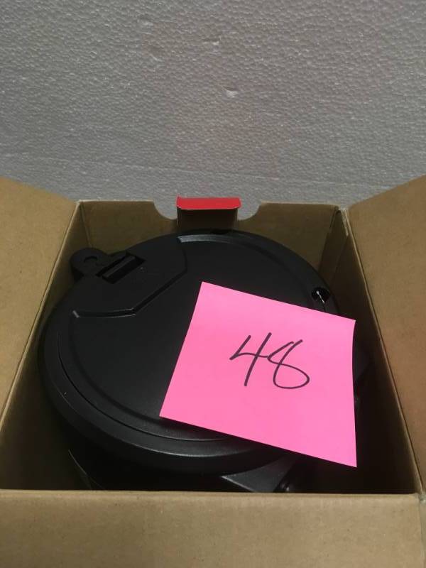 lot 48 image: Husky 12120 Volt Auto and Home Inflator in good condition