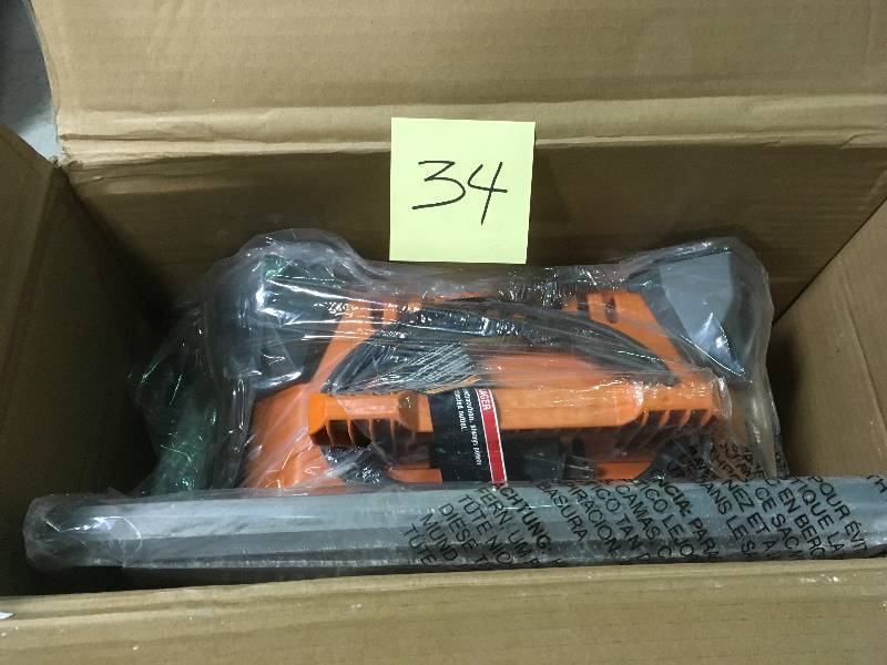 lot 34 image: RIDGID 6.5 Amp Corded 7 in. Table Top Wet Tile Saw in good condition