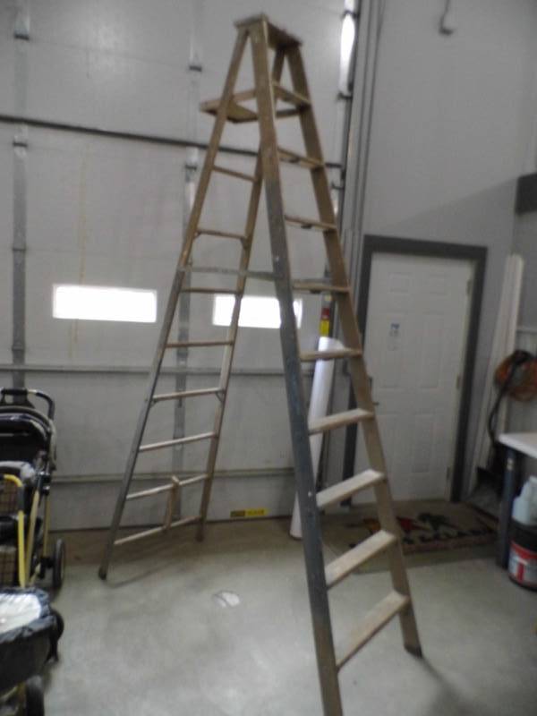 10 Wooden Ladder