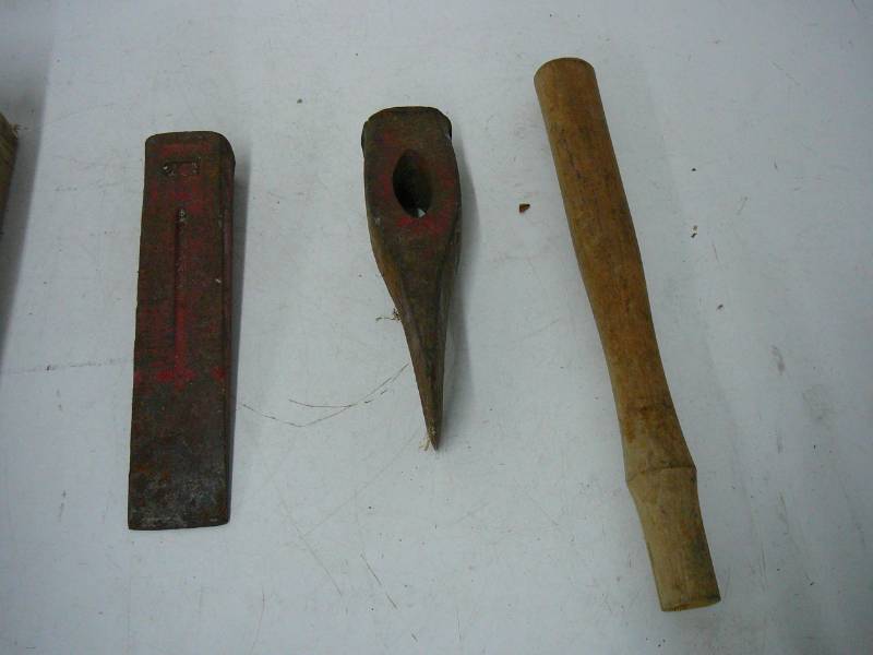 lot 21 image: Lot of Wood Splitting Tools