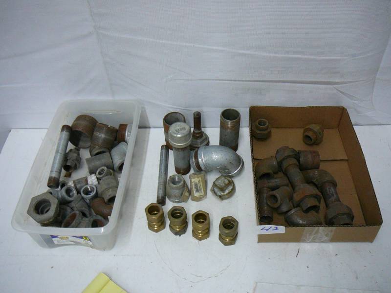 lot 42 image: Lot of Fittings