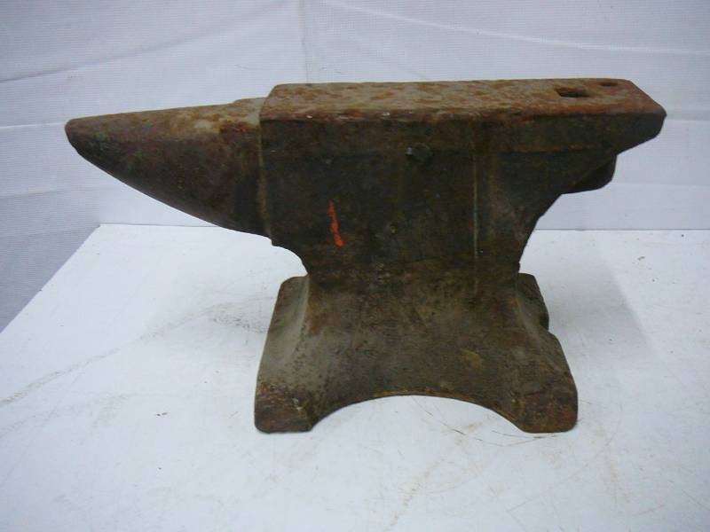 lot 64 image: Vintage 80lb Anvil