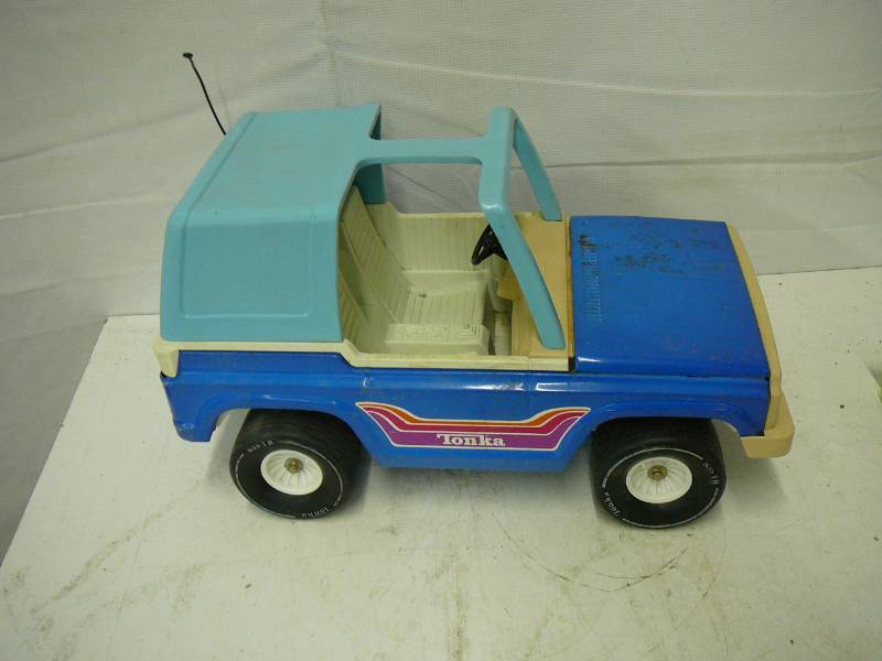 lot 65 image: Metal Tonka Jeep