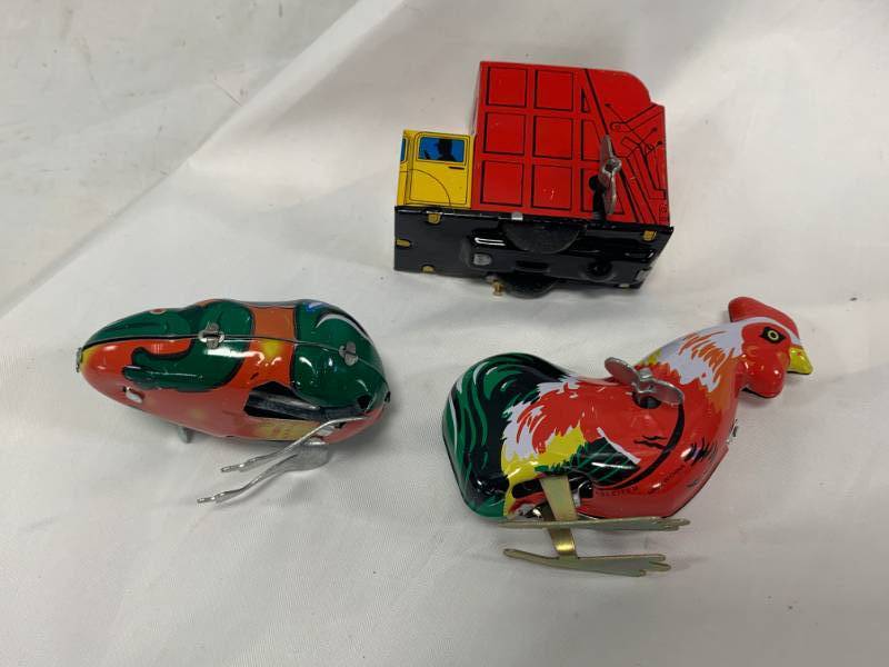 lot 40 image: Lot of 3 Vintage Tin Toys