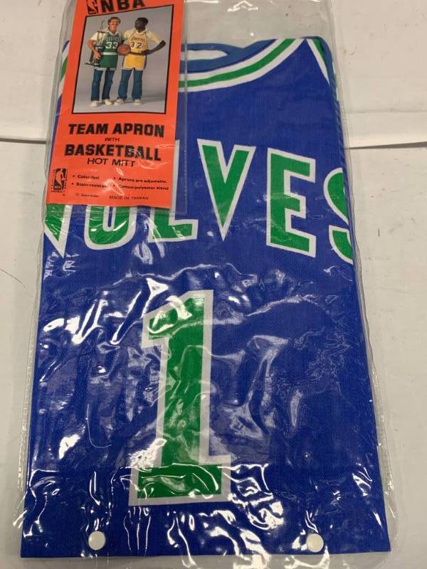 lot 48 image: Minnesota Timberwolves Team Apron & Hot Mitts