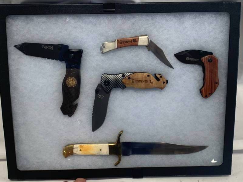 lot 51 image: 5 Piece Knife Collection in Glass Case