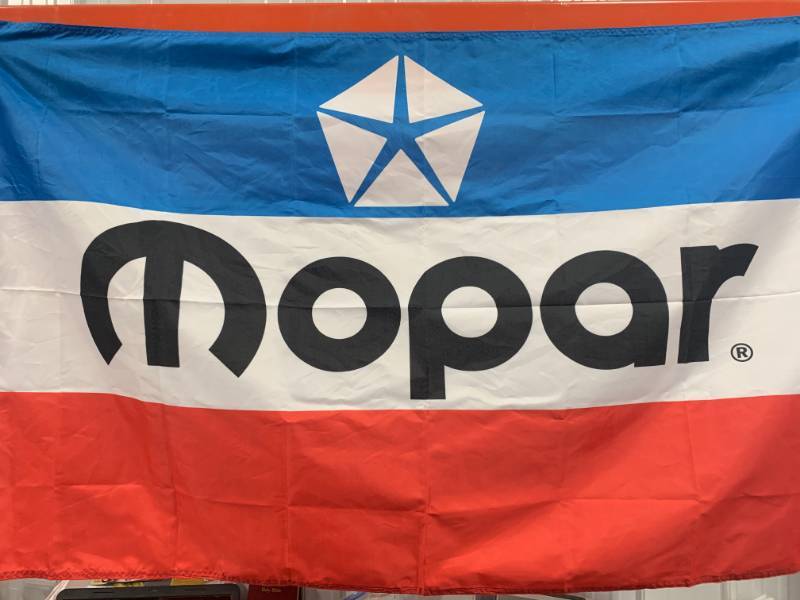 lot 59 image: Mopar Flag 3 x 5
