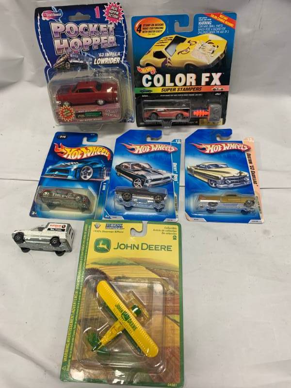 lot 66 image: John Deere Plane, Hot Wheels, Toy Cars