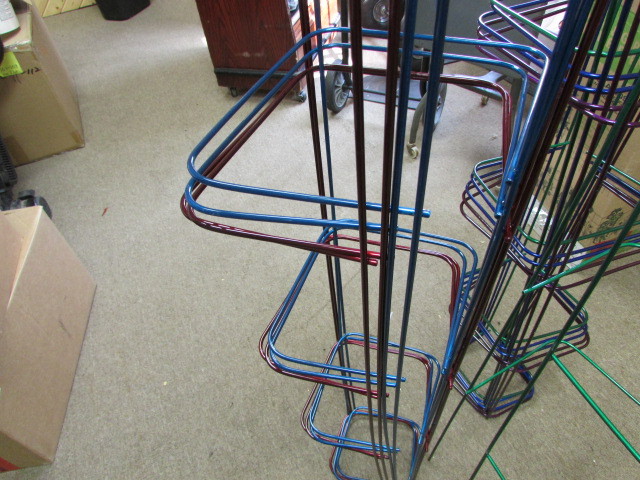 lot 8 image: New TomatoPlant Garden Cages