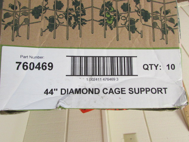 lot 12 image: New TomatoPlant Garden Cages