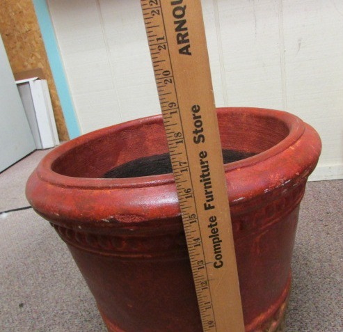 lot 14 image: New Flower Pot