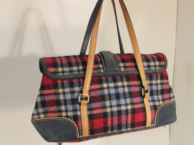 lot 39 image: Coach Purse