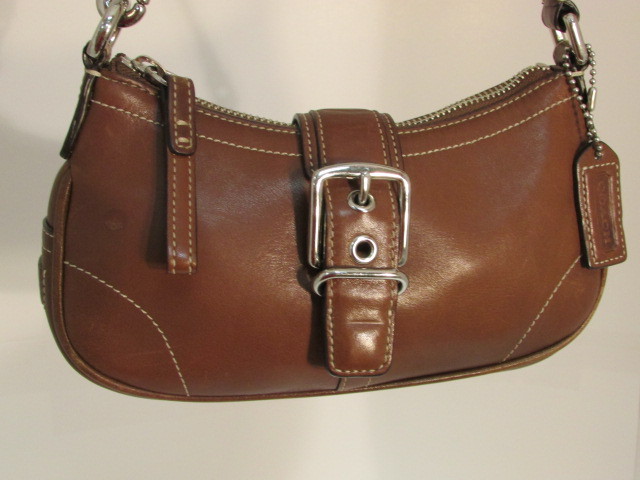 lot 40 image: Coach Purse
