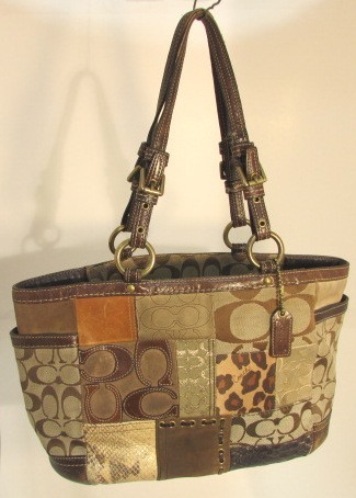 lot 43 image: Coach Purse