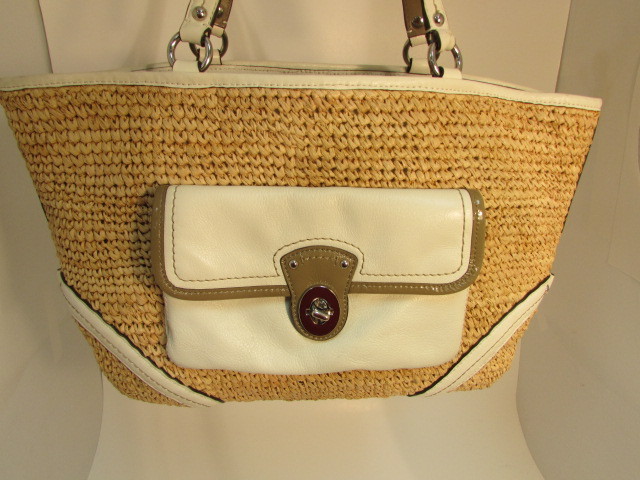 lot 44 image: Coach Purse