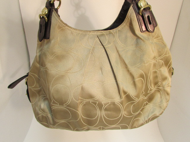 lot 45 image: Coach Purse