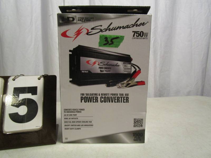 lot 35 image: Schumacher 750 Watt Power Converter