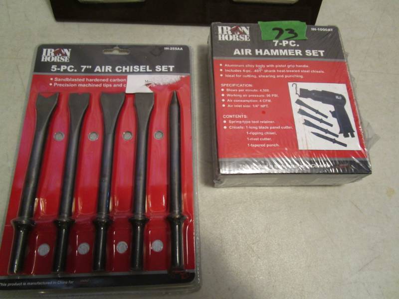 lot 73 image: Iron Horse Air Hammer Set & Chisel Set