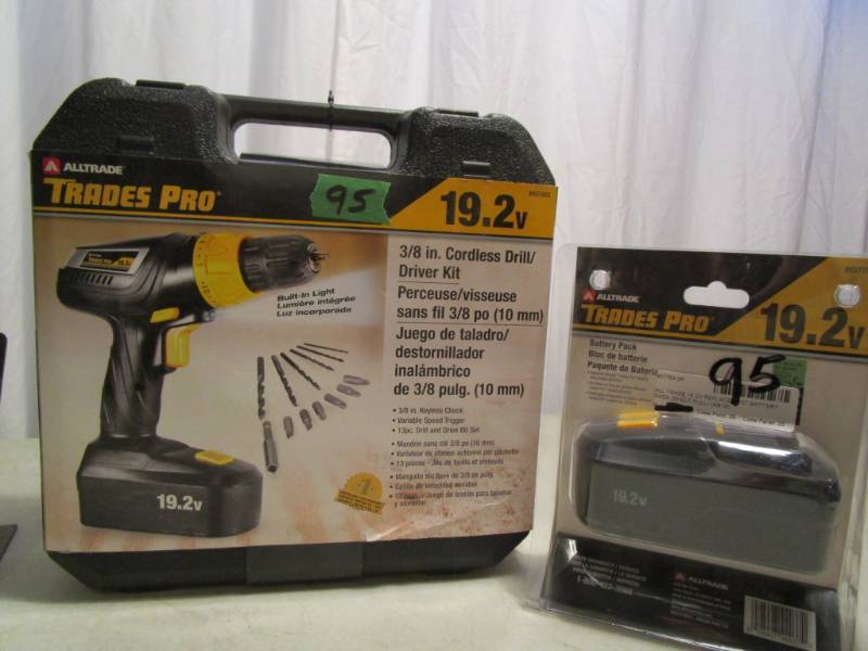 lot 95 image: All Trades Trade Pro 19.2V 38 Cordless DrillDriver Kit