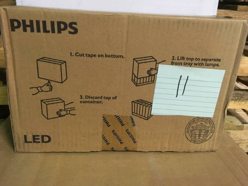 lot 11 image: Philips 75-Watt Equivalent A21 Dimmable with Warm Glow Dimming Effect Energy Saving LED Light Bulb Soft White (2700K) (4-Pack) not used
