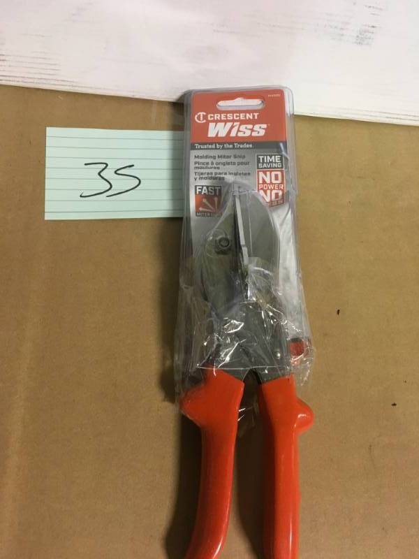 lot 35 image: Wiss 8.5 in. Straight-Cut Aviation Snip  in good condition