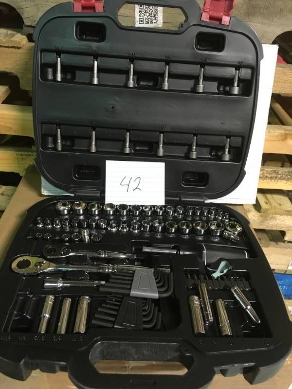 lot 42 image: Husky Mechanics Tool Set (92-Piece)  in good condition