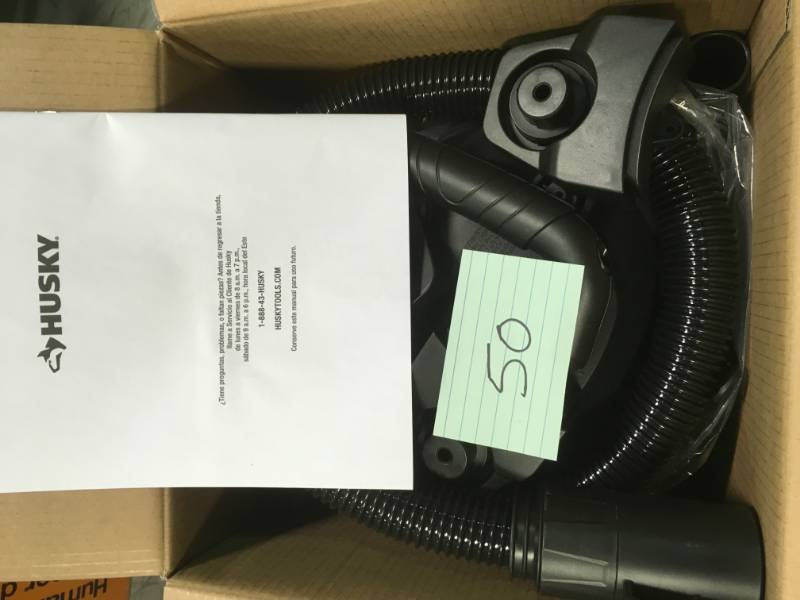 lot 50 image: Husky 4 Gal. Portable Poly WetDry Vac  in good condition