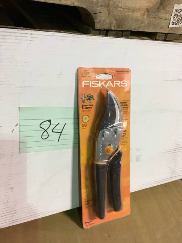 lot 84 image: Fiskars 5.5 in. Bypass Pruner in good condition