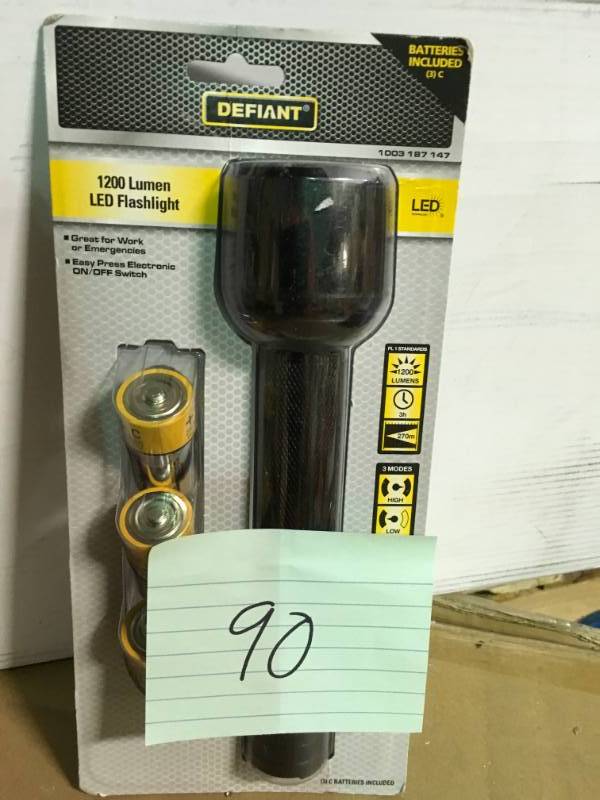 lot 90 image: Defiant 1200 Lumens LED Flashlight in good condition