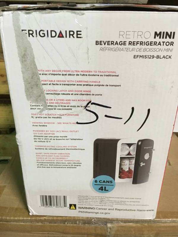 Frigidaire 6 Can Mini Retro Fridge in Black in good condition